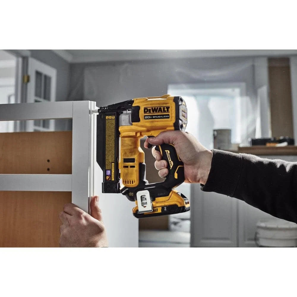 Compact Series 20V Pin Nailer 23 Gauge Kit DCN623D1